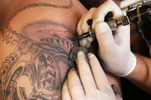 Учёные рассказали об опасности татуировок