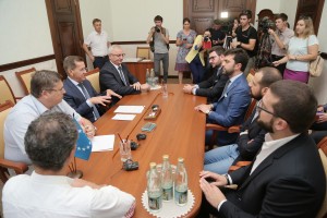 Астраханский губернатор встретился с итальянской делегацией из Европарламента