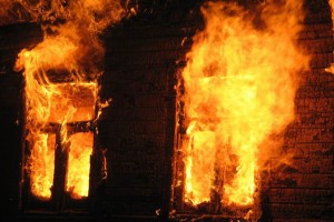 В Астраханской области при пожарах в бане и жилом доме спасены шесть человек