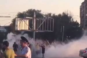 Ростовские футбольные фанаты устроили дымовое шоу в Астрахани 