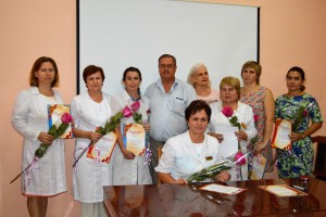 Сотрудников городской поликлиники №8 поздравил Совет ветеранов