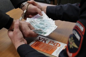В Астрахани за взятку сотруднику полиции местный житель заплатит 450 тысяч рублей