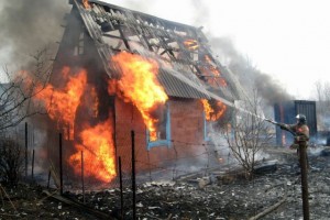 В двух дачных посёлках Астрахани произошли пожары