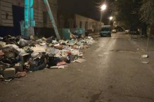 Астраханские улицы превращаются в мусорную свалку