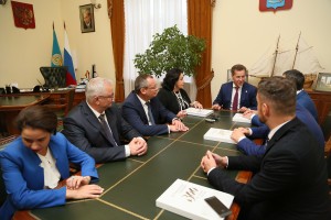 Глава Астраханской области встретился с представителями Мосгордумы