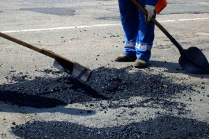 Суд обязал администрацию Астрахани отремонтировать дороги на четырёх улицах