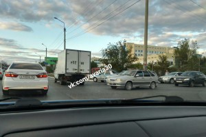 В Астрахани водитель иномарки устроил аварию с участием трёх машин, пострадали трое