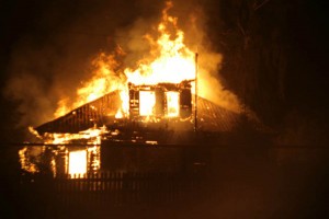 В Астраханской области мужчина от ненависти сжёг дом своего знакомого