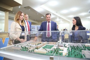Губернатору представили проект реновации Кировского рынка в Астрахани