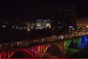 Астраханский мост засветился во всей красе