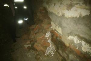 Стена жилого дома обрушилась в Астрахани