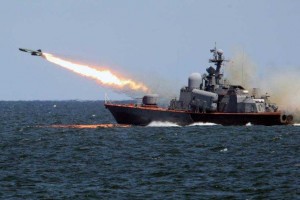 В Каспийском море начались учебные артиллерийские стрельбы