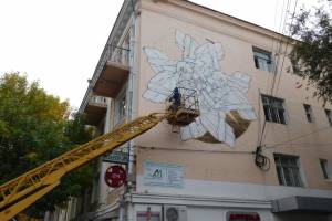 Как уличные художники расписывают астраханские стены