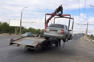 В Астрахани у виновника ДТП забрали машину из-за долга перед пострадавшими