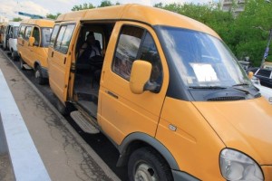 В Астраханской области неизвестные вывели из строя 8 маршрутных такси