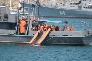 Экипажи Каспийской флотилии эвакуировались с «аварийных» кораблей