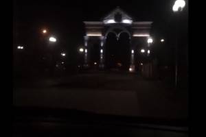 В Астрахани около Триумфальной арки устроили дрифт