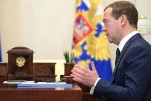 Медведев подписал постановление о переносе выходных в 2018 году