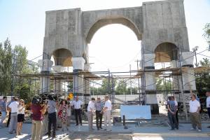 Триумфальную арку откроют в Астрахани завтра