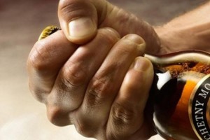 В Астраханской области двое друзей похитили из магазина 5 бутылок пива и 4 пачки сигарет