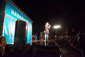Навальный появился в Астрахани вместе с раскатами грома
