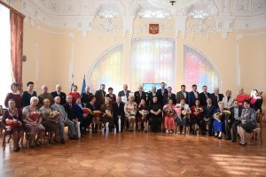 В Астраханском ЗАГСе чествовали образцовые семьи с многолетним семейным стажем