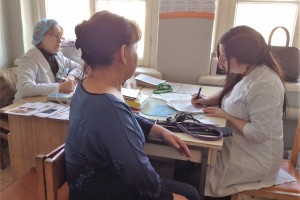 Мобильная поликлиника Центра профилактики побывала в Камызякском районе