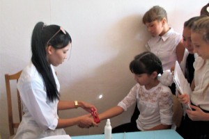 Врачи детской поликлиники №1 проверили здоровье карагалинских школьников