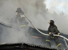 В Астрахани произошел крупный пожар из-за курильщика