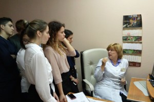 Астраханские школьники знакомятся с профессией врача
