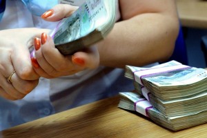 В Астрахани бывшая сотрудница похитила из сейфа магазина «Стандарт» более 100 тысяч