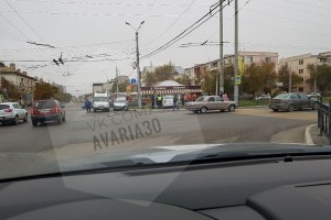 Утром в Астрахани на перекрёстке в ДТП пострадали три человека