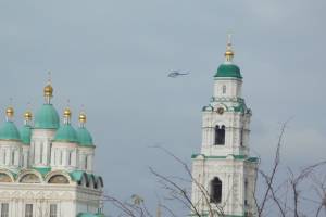 Над Астраханью кружит неопознанный вертолет