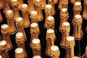 К Новому году на астраханских прилавках подорожает шампанское
