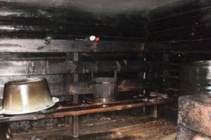 В Астраханской области сгорели баня и жилой дом