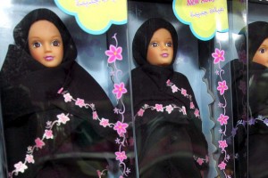 На российских прилавках появится кукла Барби в хиджабе
