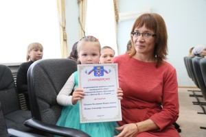 Многодетные семьи Астраханской области получают земельные участки