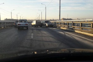 В Астрахани из-за аварий затруднено движение на Бабаевском мосту