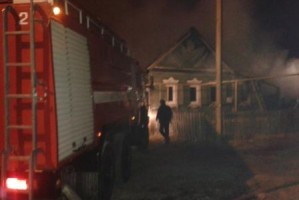 В Астрахани сгорели жилой дом и автомобиль
