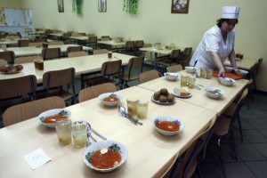 В ряде образовательных учреждений Астраханской области есть проблемы с организацией питания