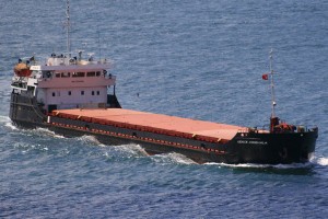 Корабль с астраханскими моряками попал в шторм в Чёрном море