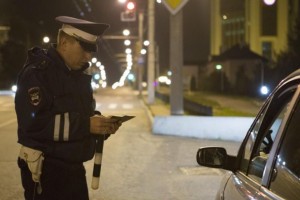 В Астрахани шаурма помогла полицейским поймать ранее судимого пьяного водителя