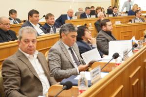 Областная Дума приняла инициированные губернатором изменения в законы Астраханской области