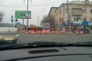 В Астрахани из-за ремонта перекрыли оживленную улицу