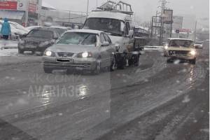 Последствия снегопада: астраханские водители бьются в многочисленных авариях