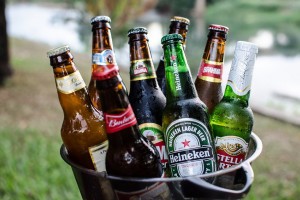 Две пьяные жительницы Астраханской области избили продавца бистро ради трёх литров пива