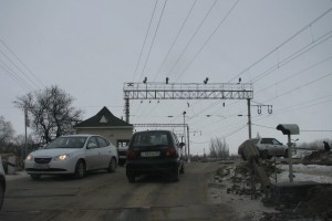 На двух железнодорожных переездах Астрахани установлено новое освещение