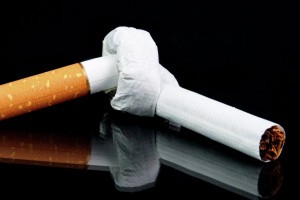 Некурящие астраханцы могут потребовать компенсацию от курящих соседей за назойливый дым