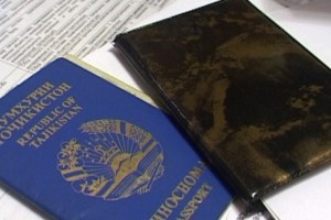 В Астраханской области мигрант из Таджикистана предъявил на границе поддельный паспорт