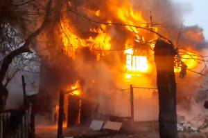 В крупном пожаре в Астрахани, по предварительным данным, пострадали люди